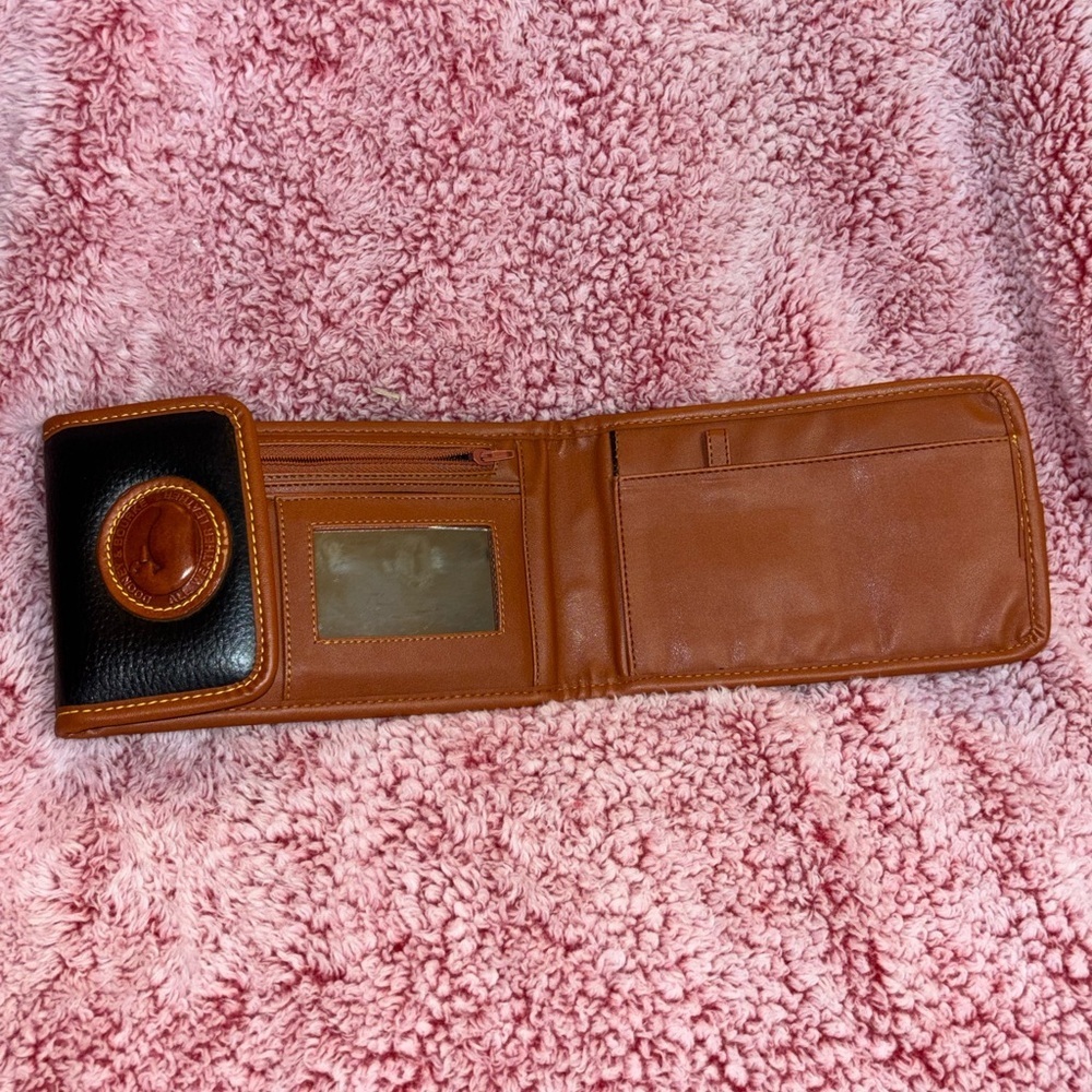 Vintage New Dooney & Bourke Pebble Grain Leather Crossbody Wallet Organizer​​ - Picture 3 of 12